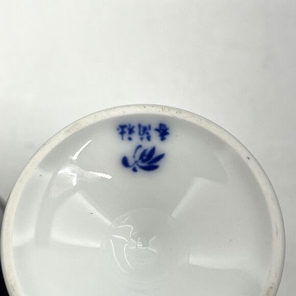 Set of 2 Fukagawa Sei Japan Porcelain Sake Cups 4.5" White Blue Floral Design - Picture 7 of 11